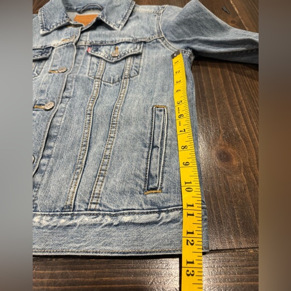Levi’s Jean Jacket - Women’s Small - Picture 9 of 9